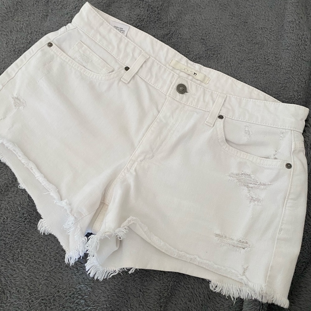Joe’s white distressed shorts (size27)